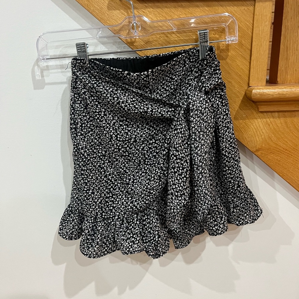 Women’s Black Floral Tie-Waist Ruffle Skirt